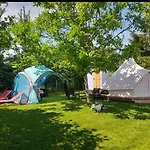 Bellevues Glamping And Οργανωμένο κάμπινγκ *